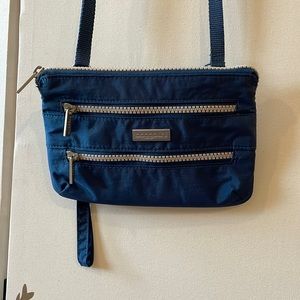 Baggallini cross body small purse/wristlet.